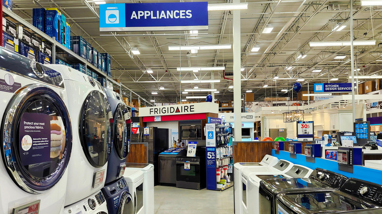 Lowes mağazasındaki cihaz bölümü