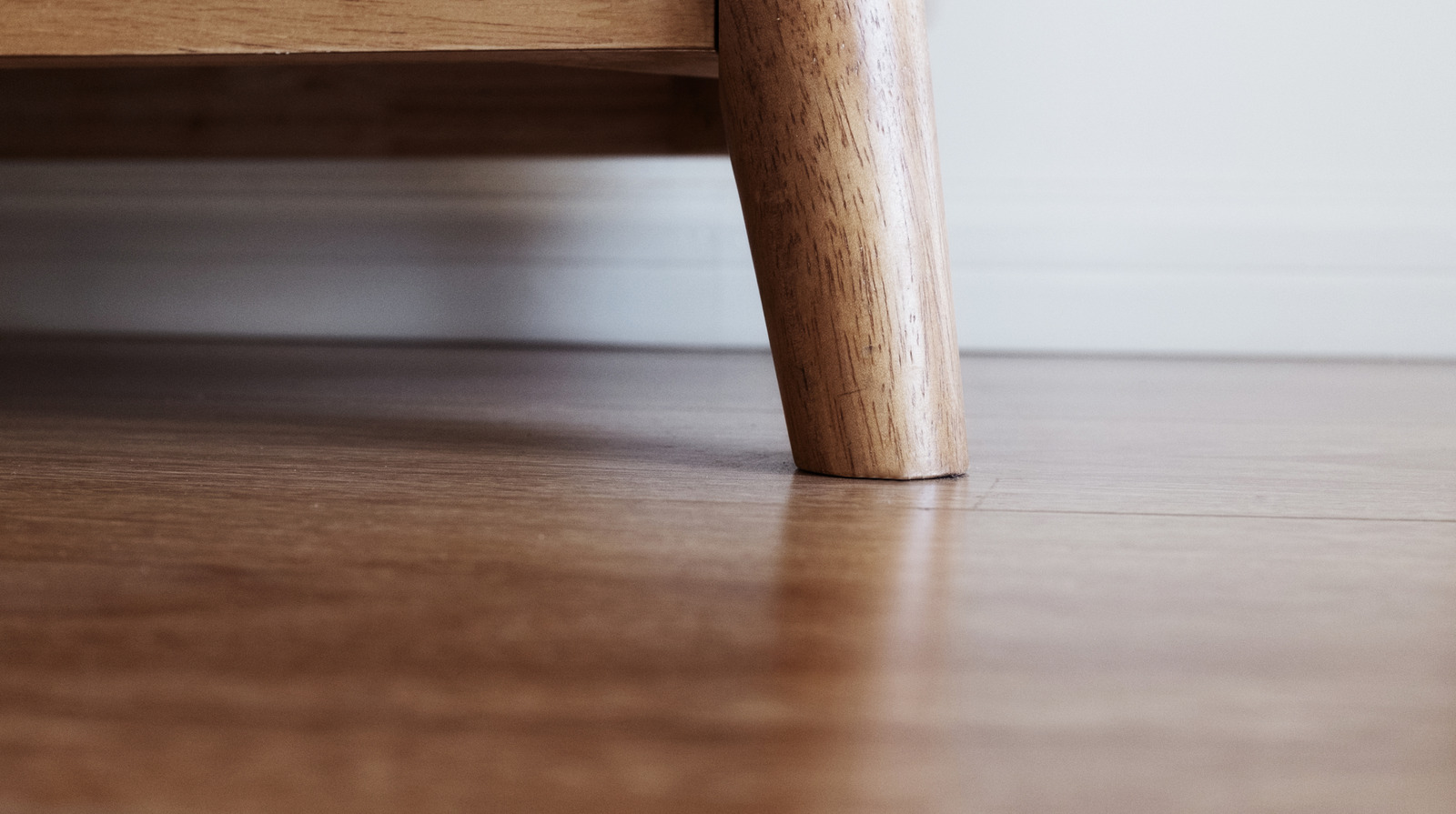 Parke zeminlerinizin temiz görünmesini sağlayacak DIY mobilya pedleri