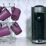 Bir kahve kupa tutucusunu bahçenizde yeniden kullanmanın yaratıcı yolu