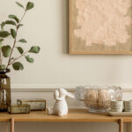 Bahar dekorunuzu aydınlatmaya bağlı DIY Bee Raf Bakıcısı