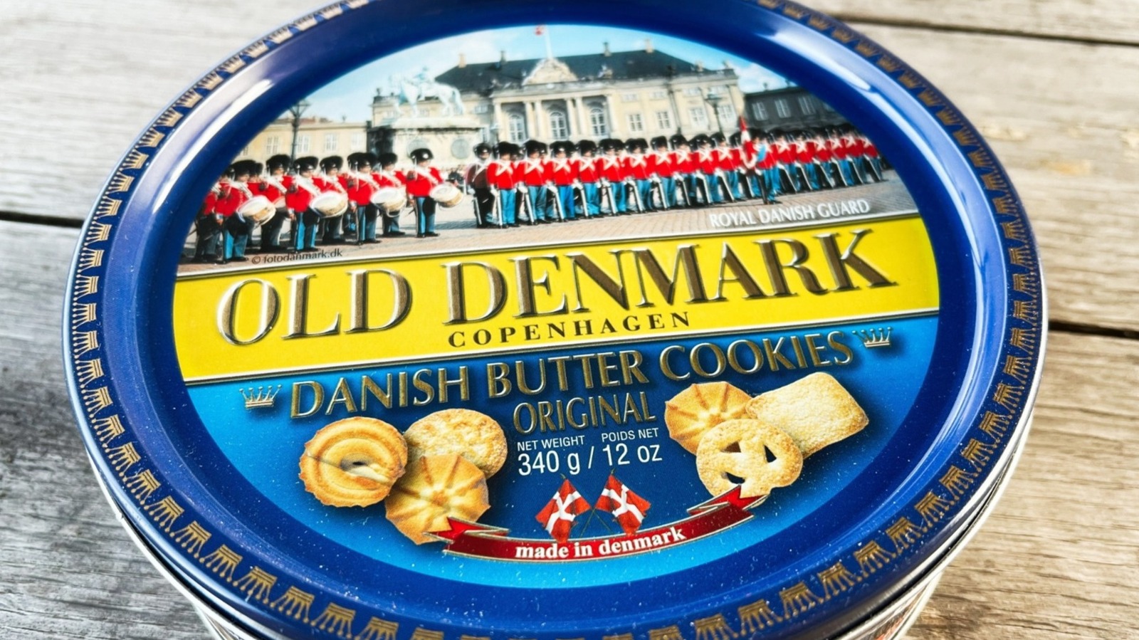 DIY için Bütçe Dostu Bir Kurabiye Teneke Modaya uygun bir banyo depolama çözümü