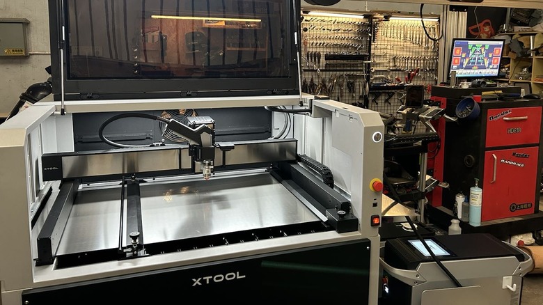 Stocked Home Workshop'ta Xtool Metalfab