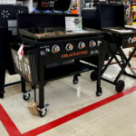 Paslı bir Blackstone Griddle'ı temizlerken asla yapmamanız gereken hatalar