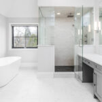 Banyolarını şık tutmak isteyen insanlar için en iyi 12 duş sandalyesi