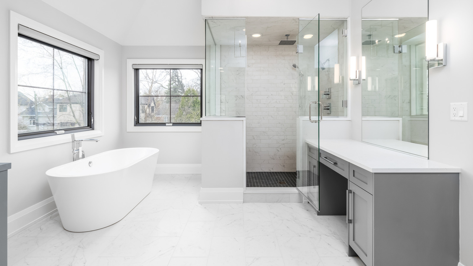 Banyolarını şık tutmak isteyen insanlar için en iyi 12 duş sandalyesi