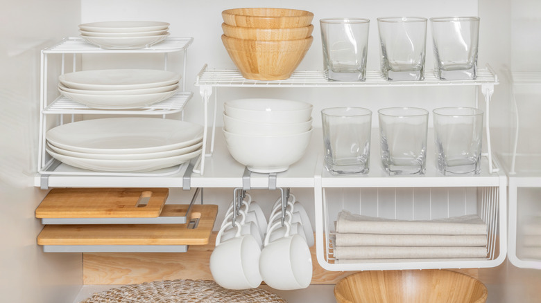 Özel Depolama Tasarımları ile Düzenli Dolap