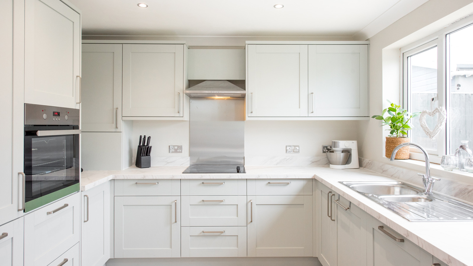 Bugünün en sıcak kabine trendlerinden biri, temel depolamayı bir sonraki seviyeye taşımaktır