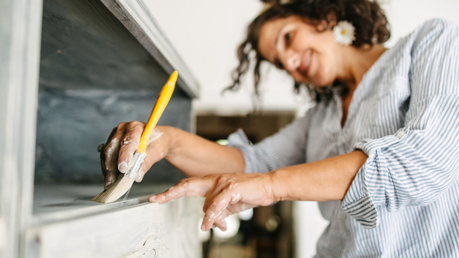 Kusursuz bir dolap kaplaması için bu resim tekniğini deneyin