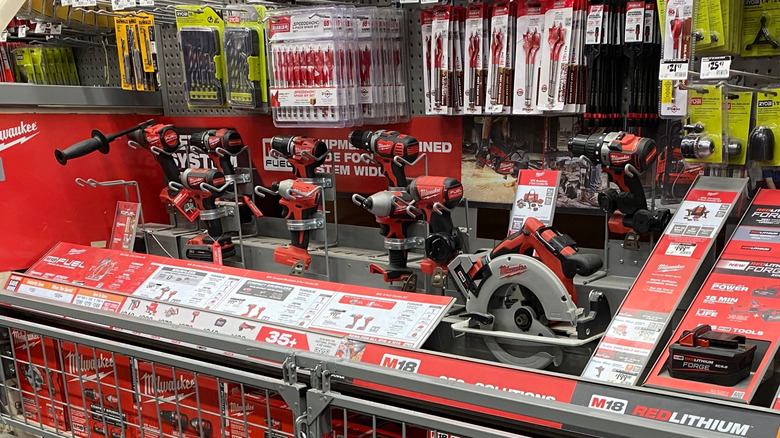 Home Depot'ta mevcut Milwaukee elektrikli aletler