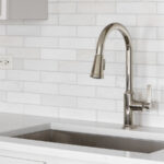 Yorgun ve tarihli beyaz mermeri değiştiren modaya uygun karo seçeneği