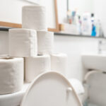 Basit bir upcycling DIY ile banyonuz için şirin bir tuvalet kağıdı tutucu oluşturun