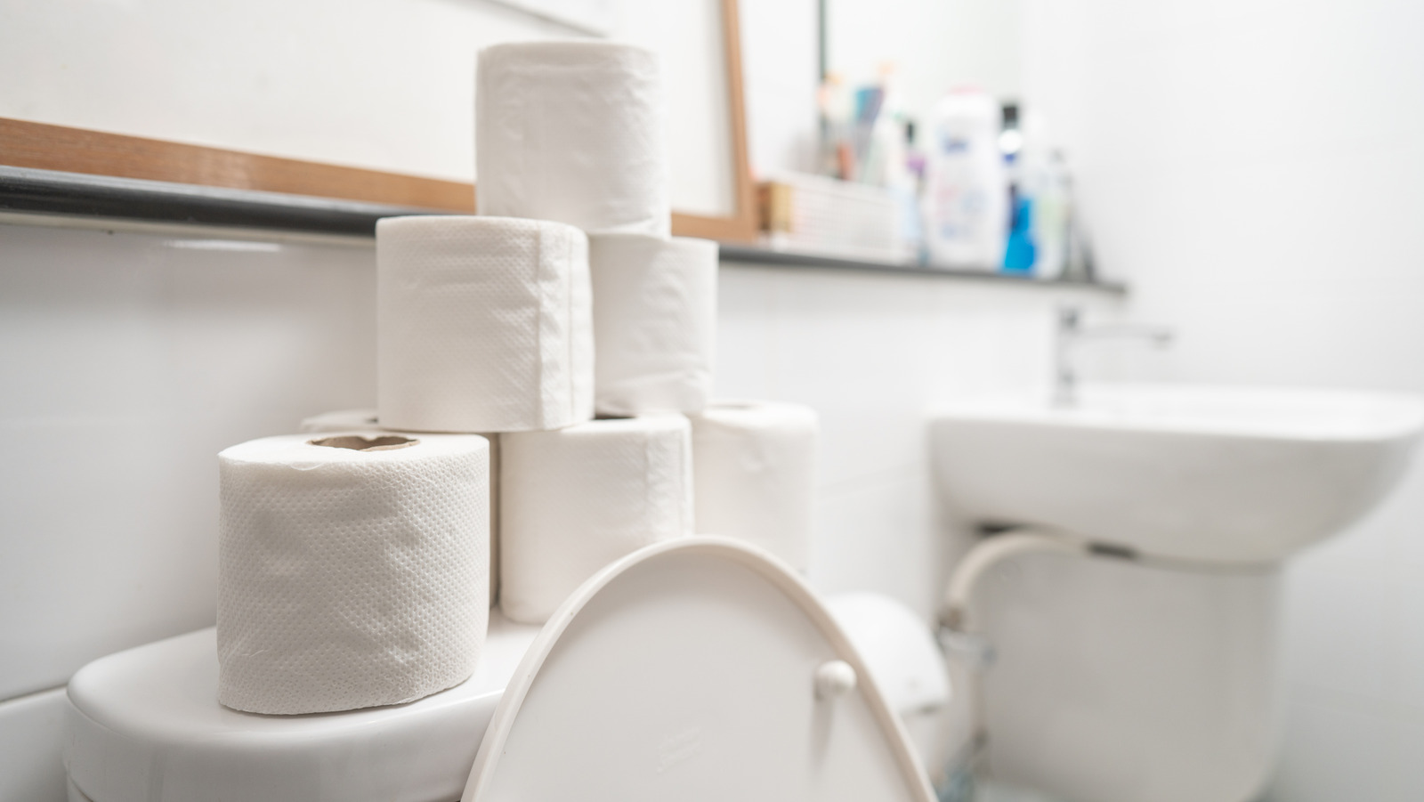 Basit bir upcycling DIY ile banyonuz için şirin bir tuvalet kağıdı tutucu oluşturun