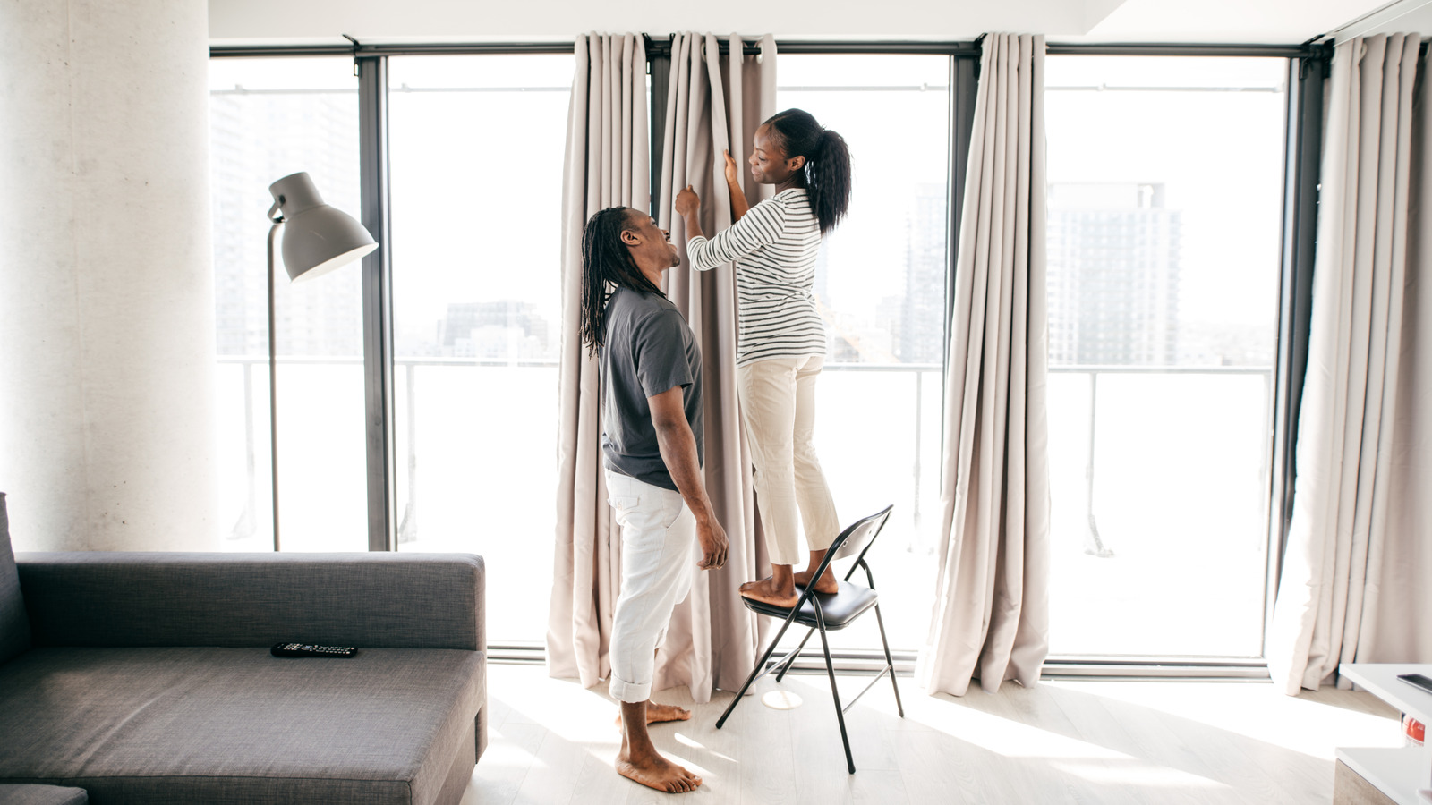 Çevrimiçi perdeler için alışveriş yapmak için ipuçları biraz daha kolay (spoiler uyarısı: güçlük değer)