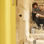 Alanınızın daha büyük görünmesini sağlamak için en iyi 10 giriş yolu boya rengi