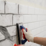 Kurulum sırasında çatlamış kiremitten kaçınmak hazırlık çalışmasıyla ilgilidir