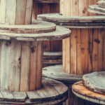 Bu DIY ile eski bir ahşap makarayı açık hava yemek setine dönüştürün