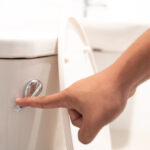 Tuvalete yıkılırsa borularınızı yok edebilen ortak güzellik aracı