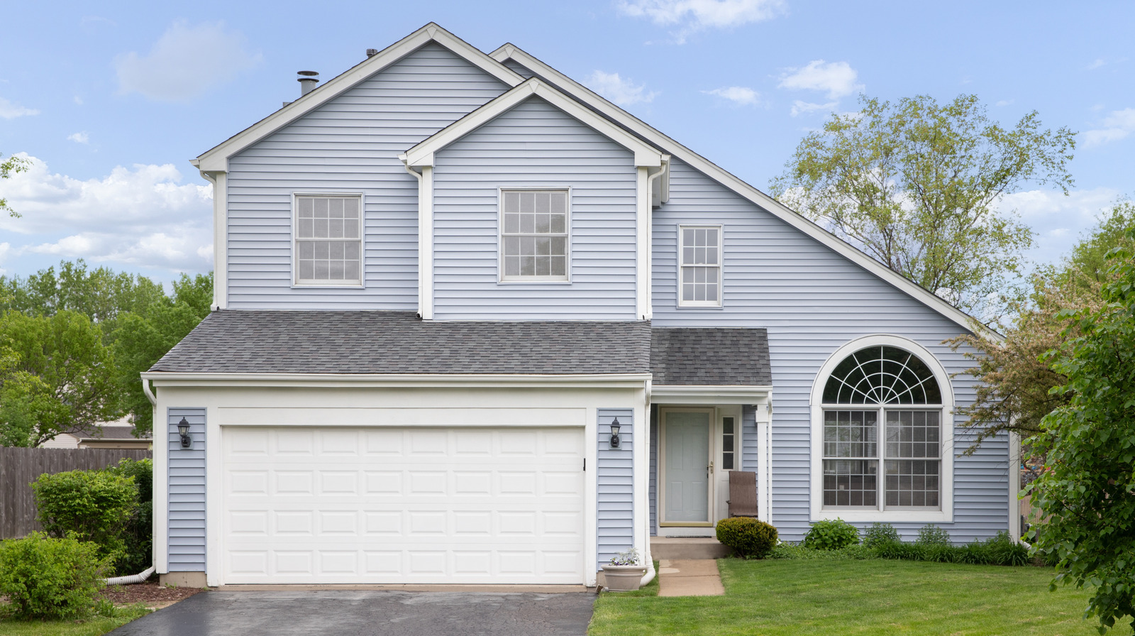 Kesit garaj kapısı nedir ve sizin için doğru seçim mi?