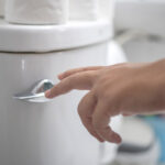 Dokuları tuvalete indirmeden önce iki kez düşünün