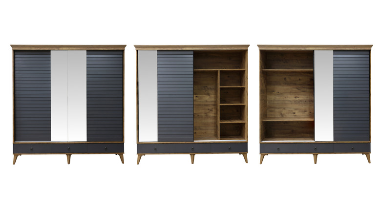 Zemine monte bir dolabın farklı konfigürasyonları