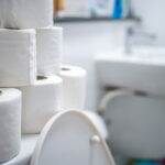 Bütçe dostu DIY ile tuvalet kağıdı için kolayca güzel bir depolama sepeti oluşturun