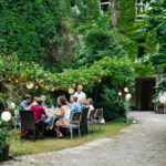 Baharı kutlamak için uygun fiyatlı bir bahçe esintili merkez parçası