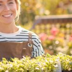 Bir Dolar Ağaç Bütçesinde DIY fide tepsisi ile bahçeciliğe atlayın