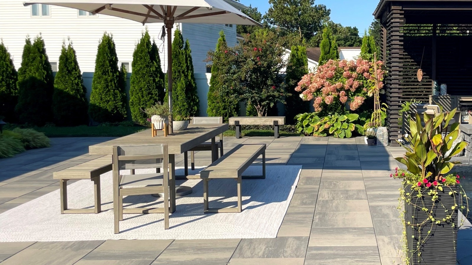 Açık plastik saman halı nasıl düzgün bir şekilde temizlenir