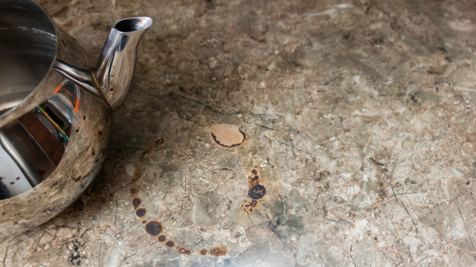 Ahşap dolgu kullanarak laminat tezgahlarında küçük yanıklar nasıl sabitlenir