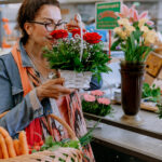 Sıradan havuçları çarpıcı bir çiçek Paskalya merkezine dönüştürün