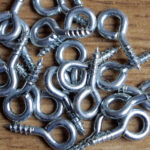 Resim çerçeveleri asmak için göz vidaları ne zaman kullanılır