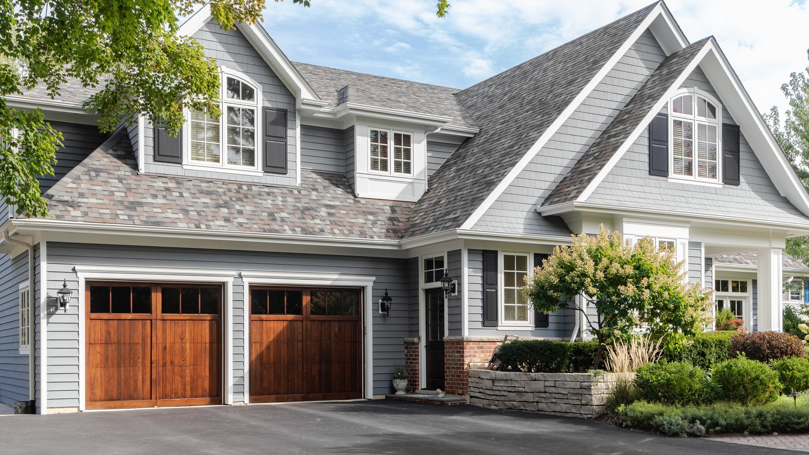 Garajınız iki kapı takacak kadar geniş mi? İşte ne kadar alana ihtiyacınız var