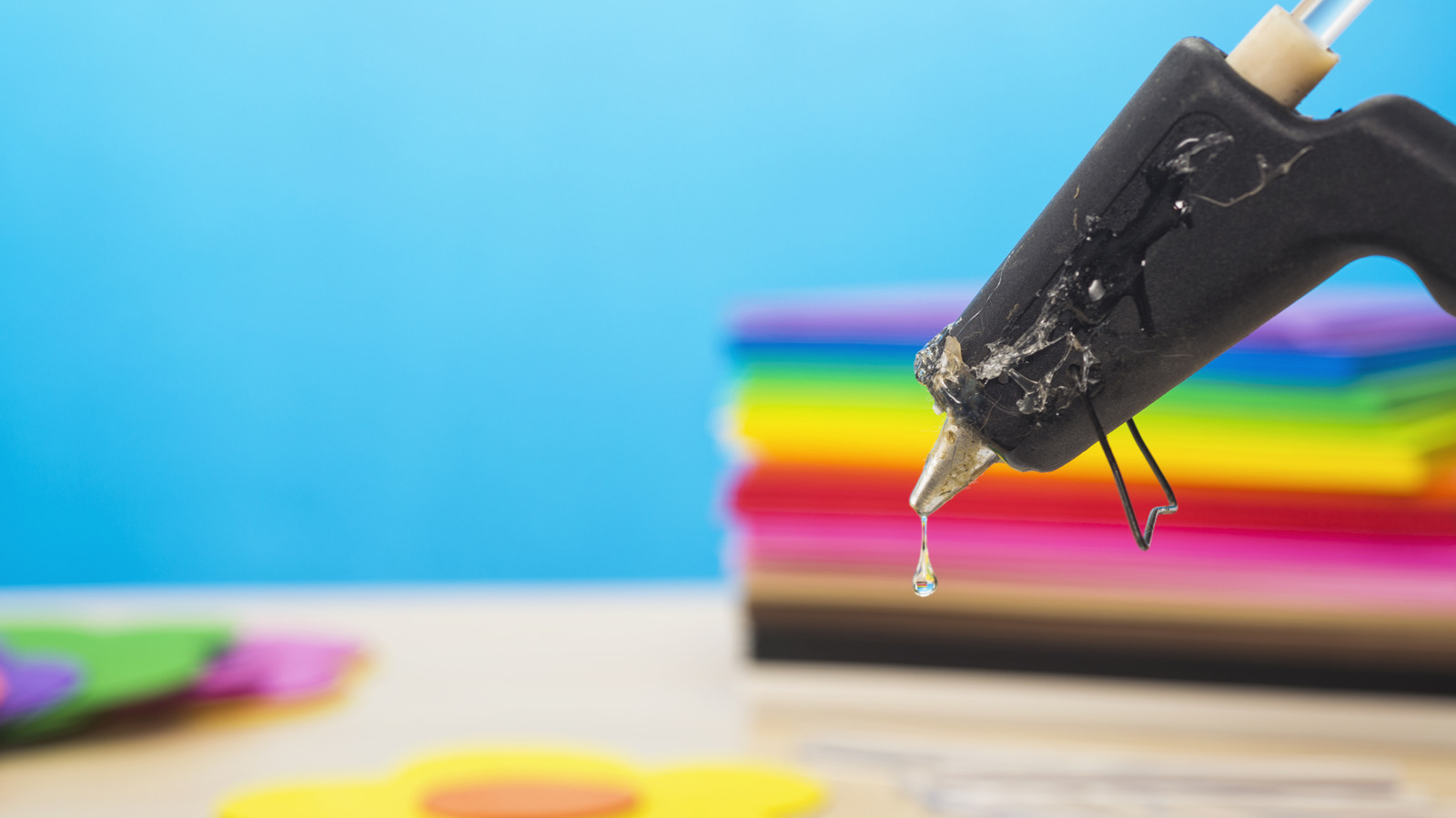 Tezgahlardan sıcak tutkal nasıl kaldırılır