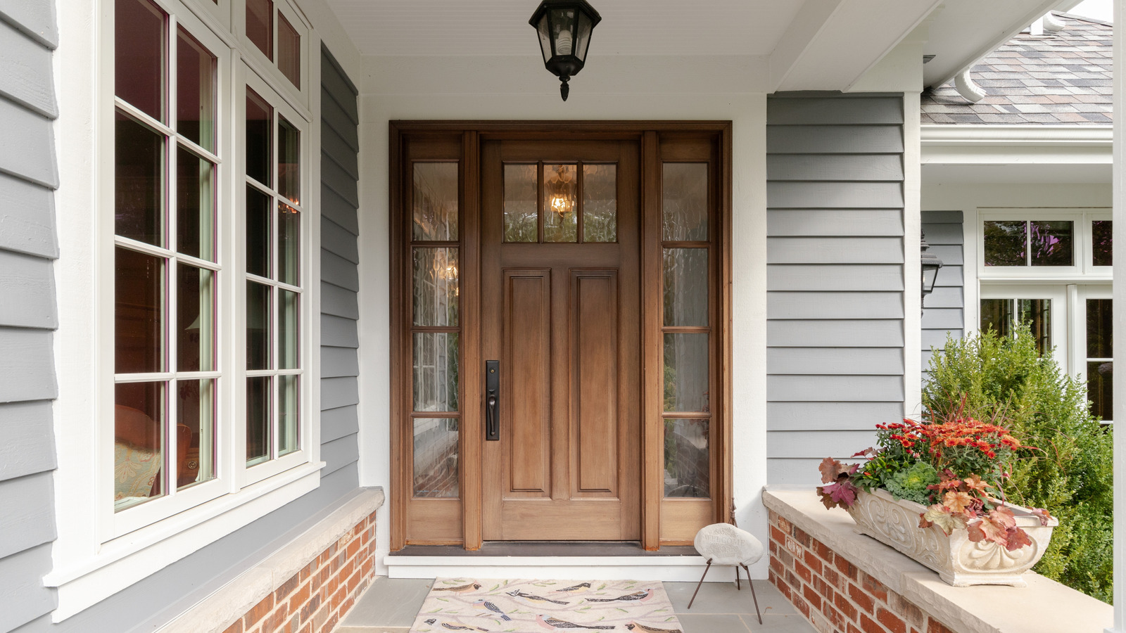 Ön kapınıza herhangi bir boya olmadan şık bir yükseltme verecek basit takas