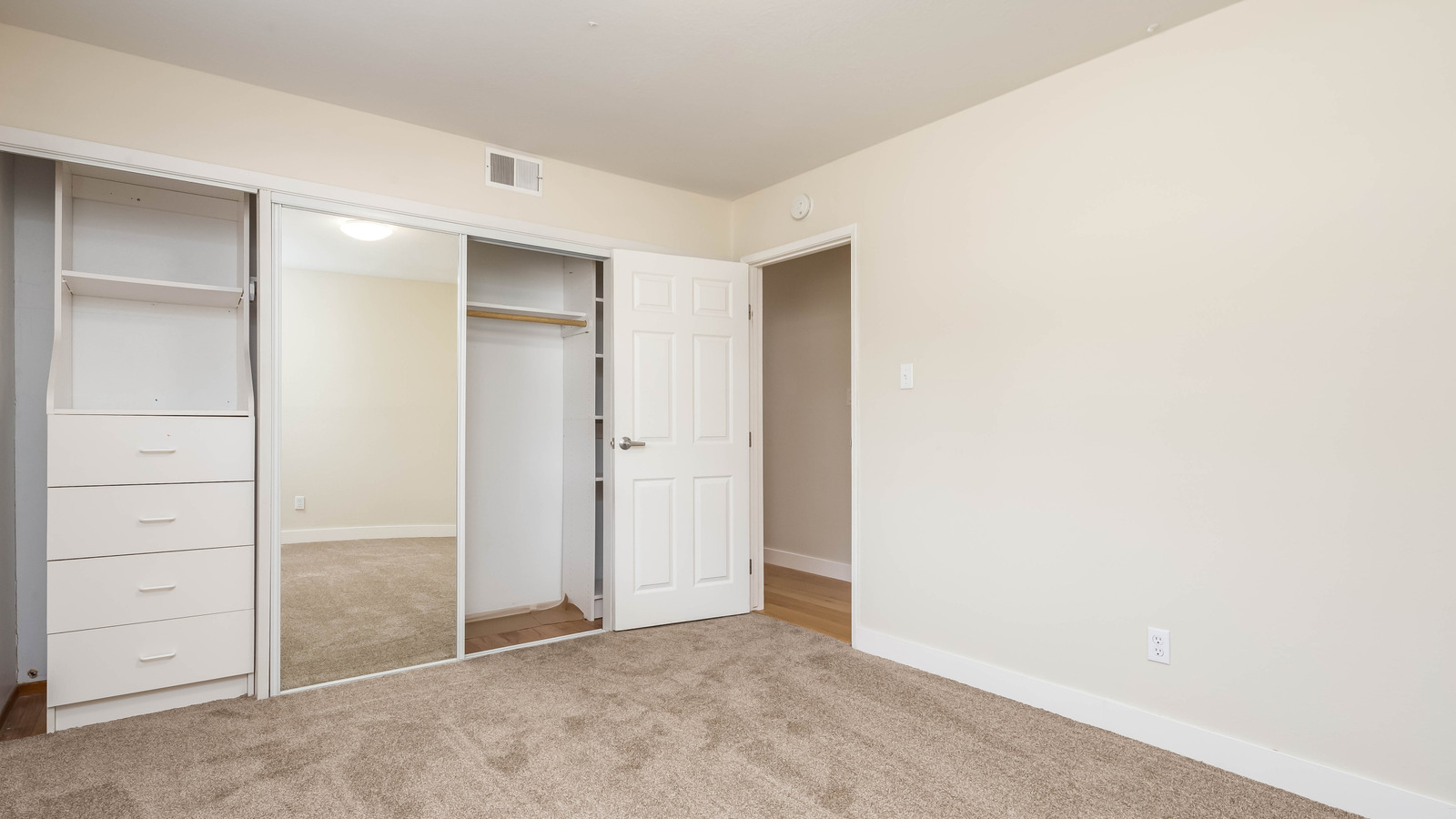 Evinizin estetiğini bir sonraki seviyeye taşıyacak eşsiz dolap kapısı fikri