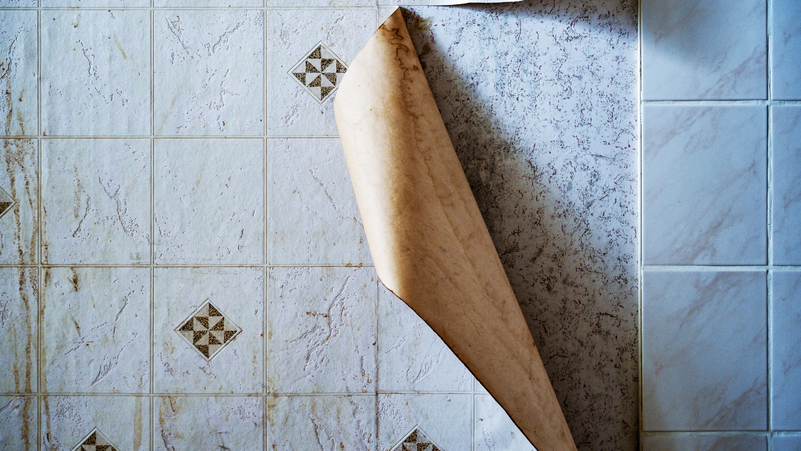 Peeling duvar kağıdı? Bir nemlendirici hack dene