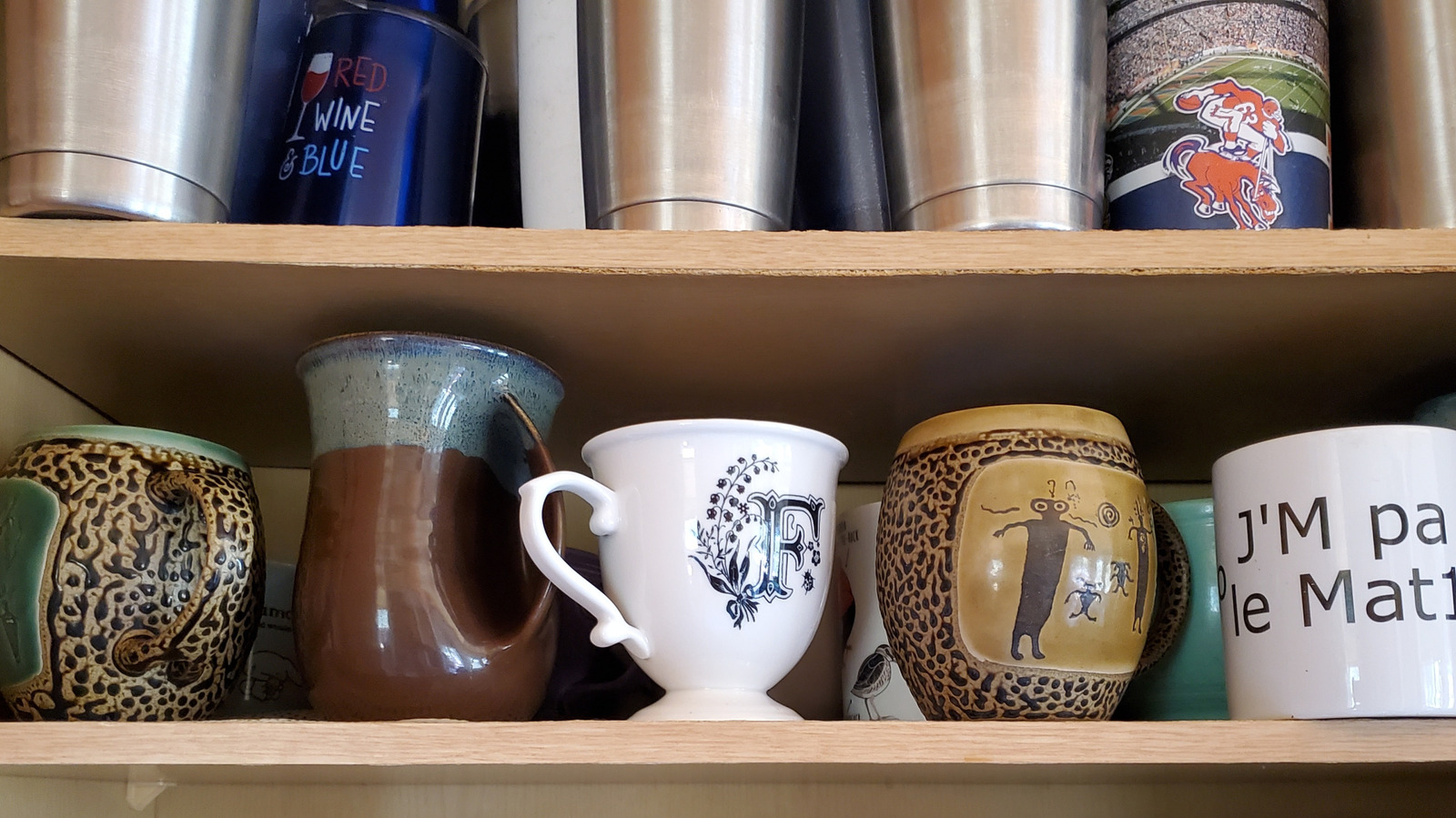 Tereyağı ve seramik kupa ile bir bıçağı keskinleştirebilir misiniz? Bu hack pürüzsüz bir hack