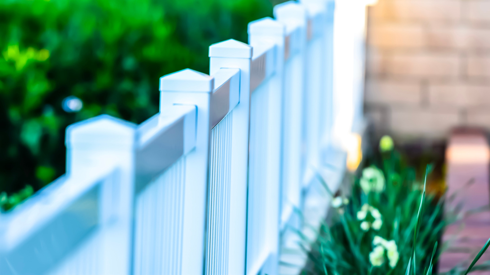 Gizlilik için herhangi bir veranda veya balkonda çalışmayan çitleri yapan DIY hack