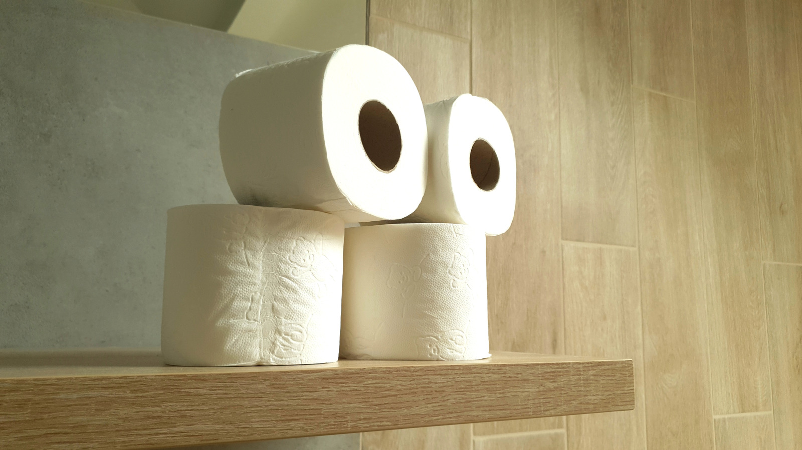 DIY Yeniden yerleştirilmiş dolar ağaç öğelerini kullanarak banyonuz için şık bir tuvalet kağıdı tutucu