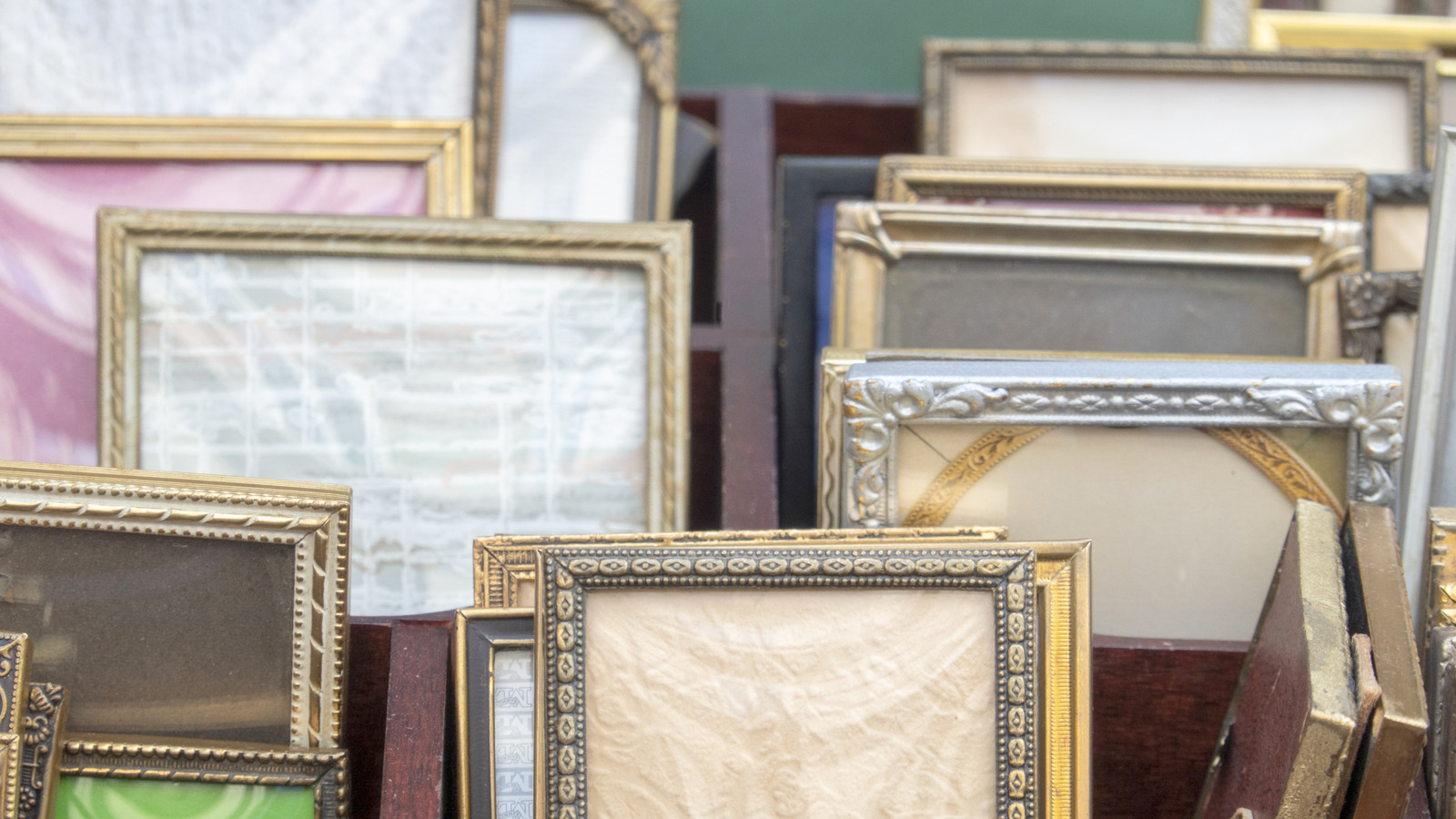 Tasarruf mağazasında gözden kaçmak istemediğiniz resim çerçevesi şekli ve neden