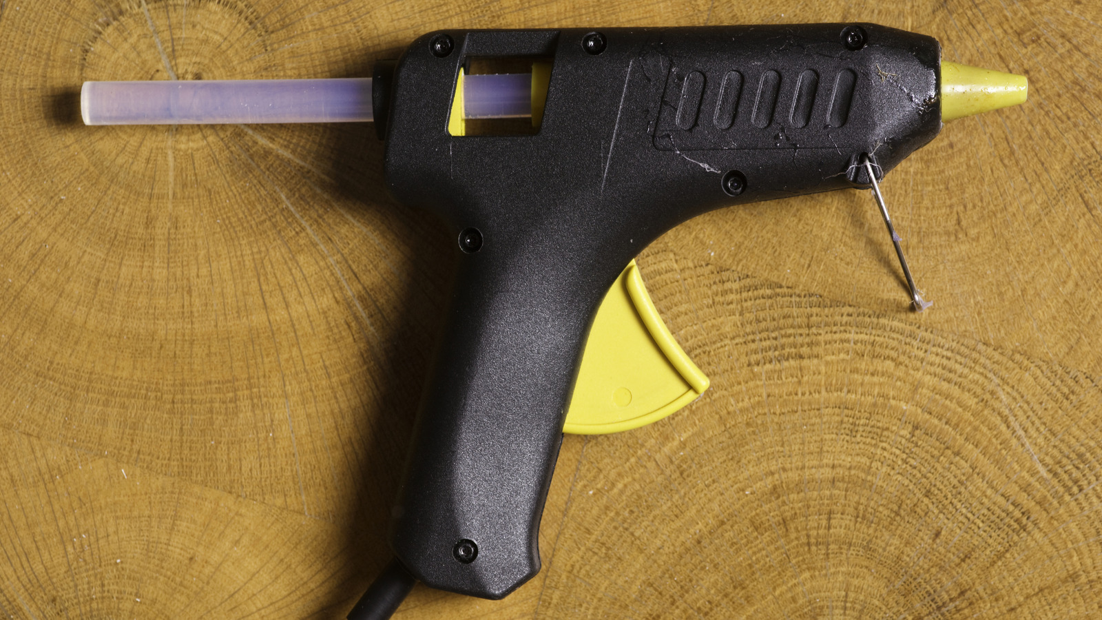 8 Beklenmedik ama dahice sıcak tutkal hackleri evin etrafında kullanmalısınız