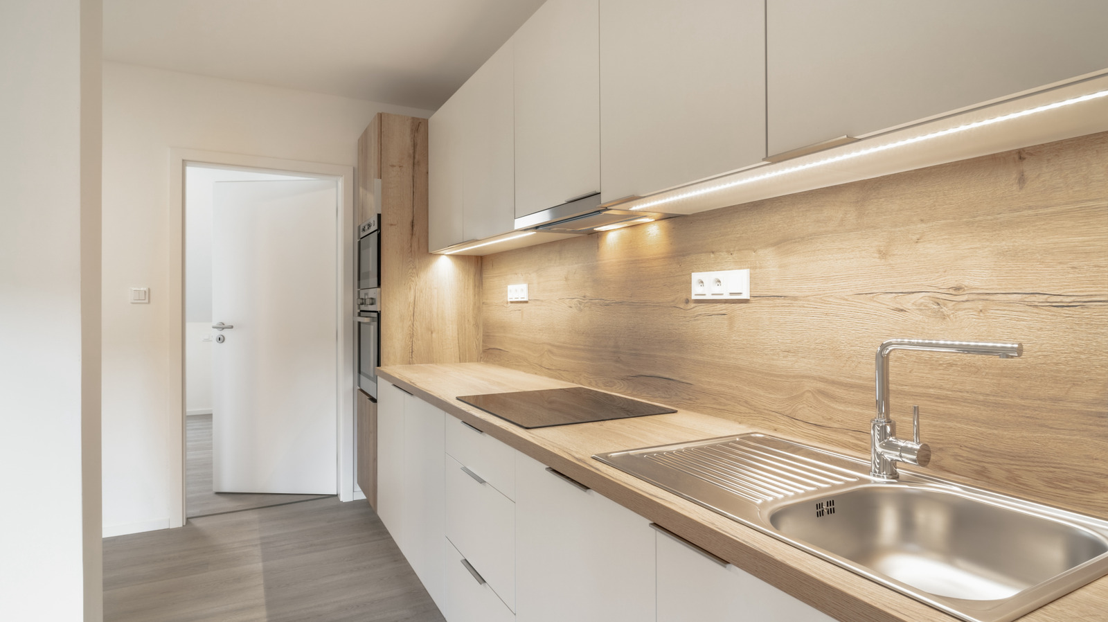 Kabine Aydınlatma altında önceden hazırlanmış LED Işık Şeritleri: Mutfağınız için daha iyidir