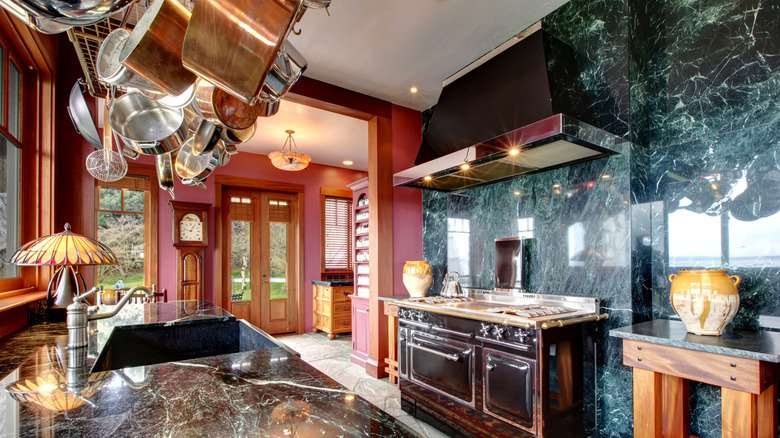 Mutfakta Tavan Pot Rafı