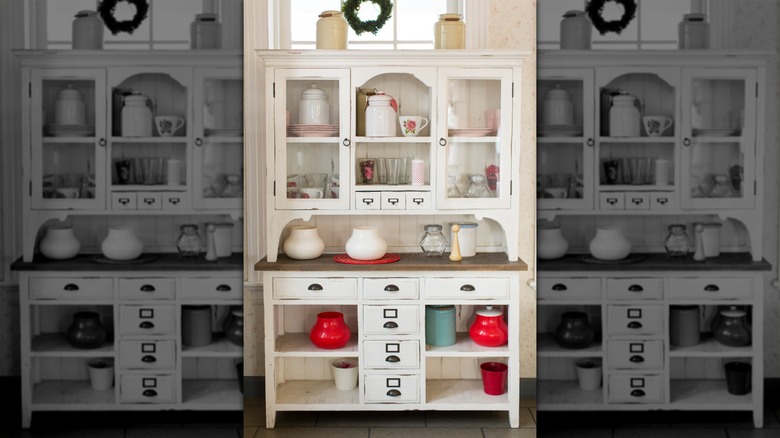 Cam ön kapılarla mutfak kafesi