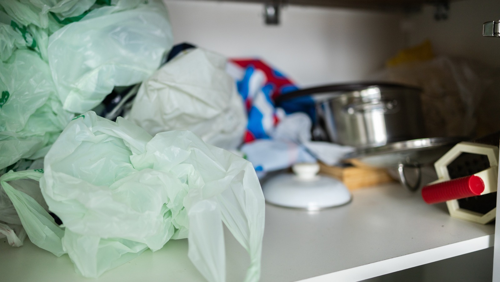 Derin kabine depolama sıkıntılarınızı çözecek bütçe dostu IKEA öğesi