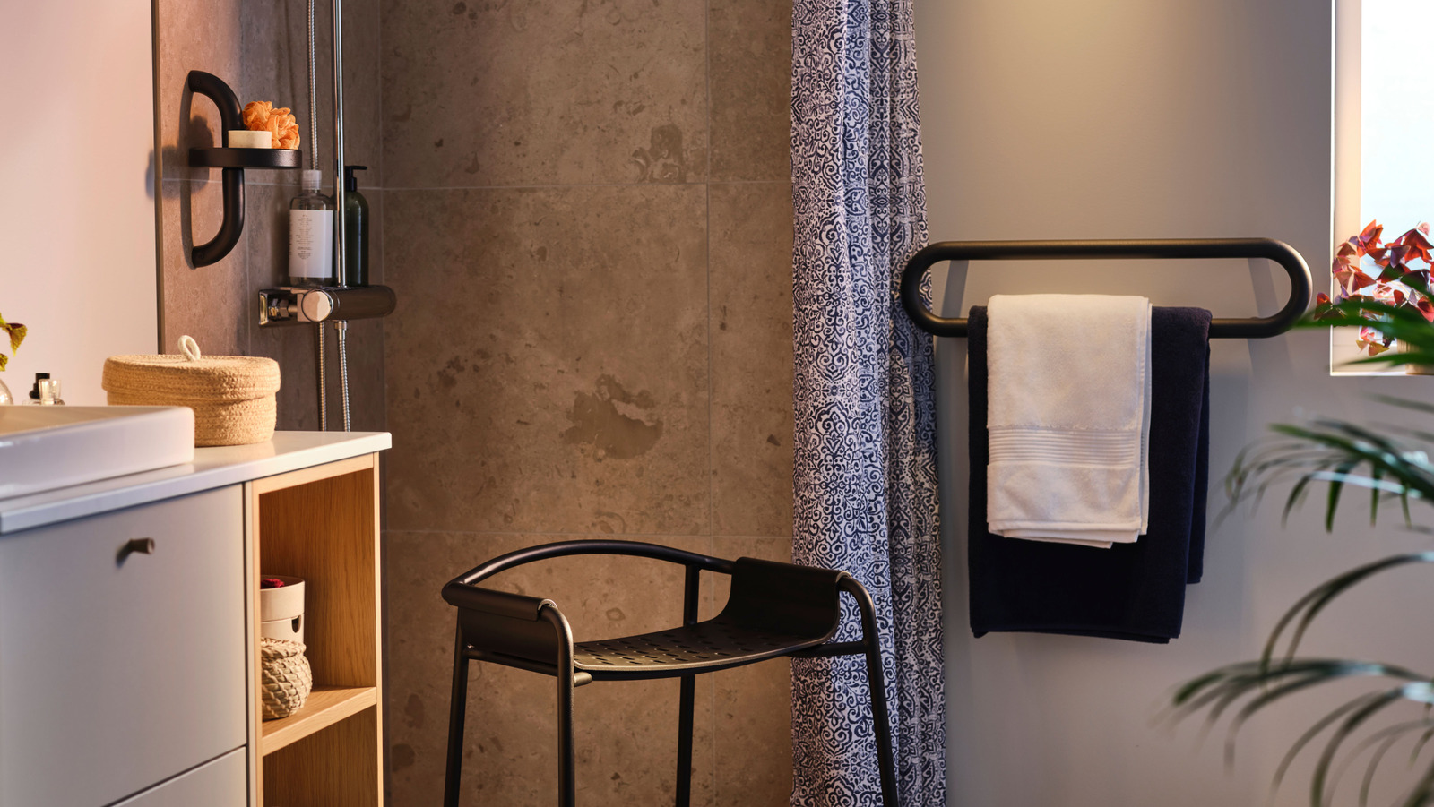 IKEA, banyonuzu daha erişilebilir hale getirmek için şık yeni bir koleksiyon sunuyor