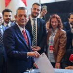 Turkiye'nin muhalefet lideri Ozgur Ozel, CHP Partisi Başkanı olarak yeniden seçildi