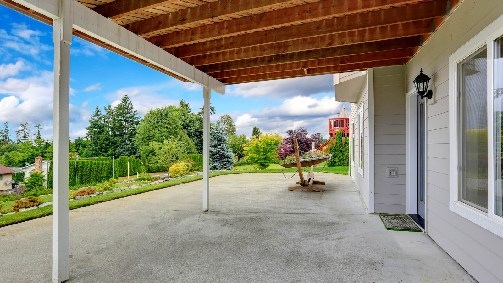 Şık ve Dayanıklı Finişer Alternatifi Beton verandanızı kaplamak isteyeceksiniz.