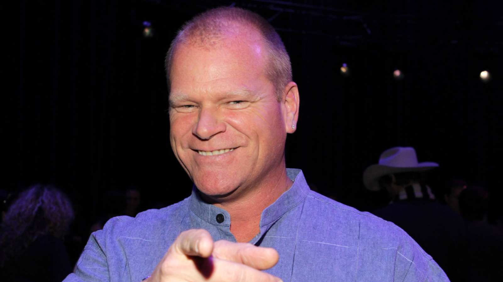 Mike Holmes'a göre, mutfakları daha geniş hissettiren kabine kaplaması