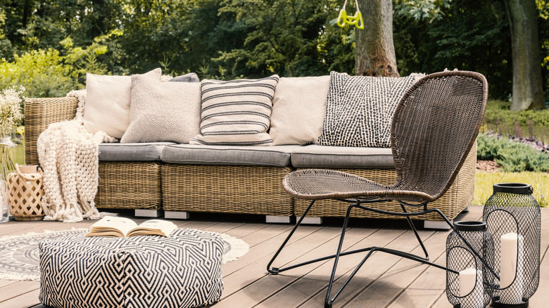 Yastık ve yastıklı hasır mobilyalar